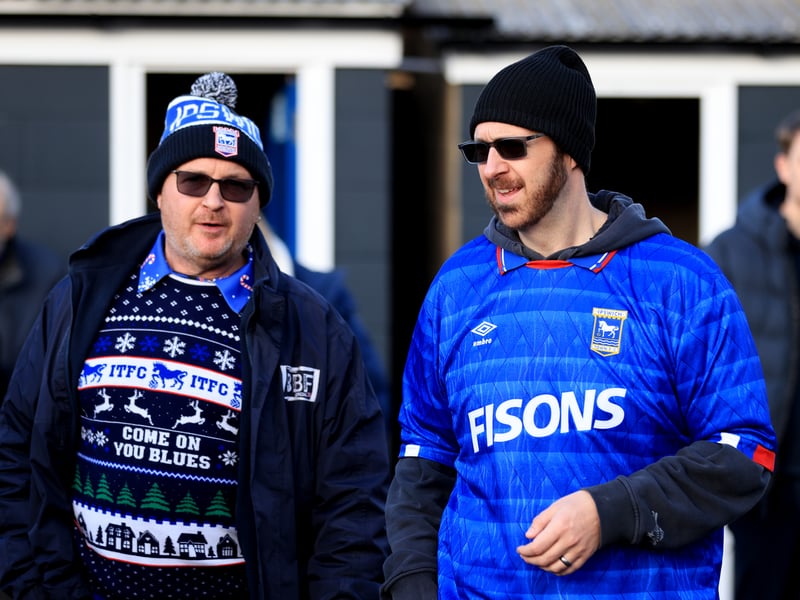 Average away following: 2,526.