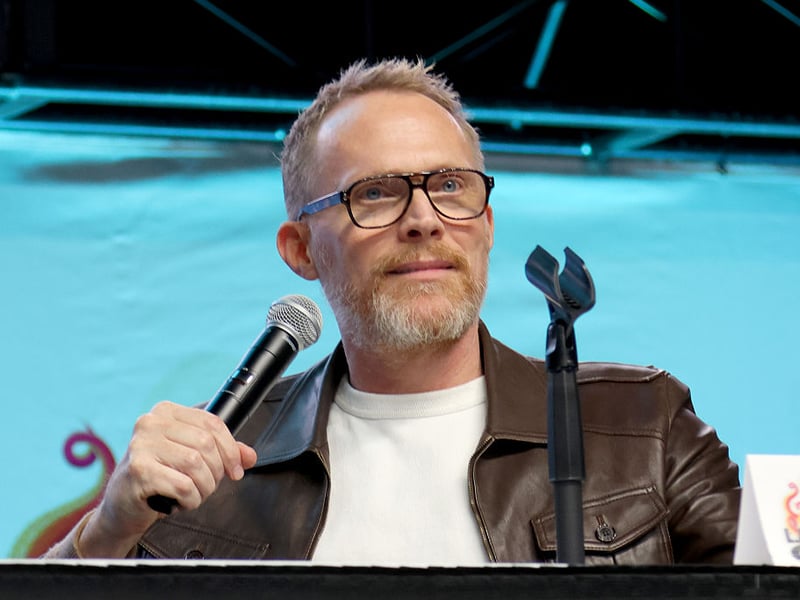 Famous for playing J.A.R.V.I.S. and Vision in the Marvel Cinematic Universe, Paul Bettany is now the 1/2 favourite to be cast as He-Who-Must-Not-Be-Named in arguably the world's second biggest franchaise.