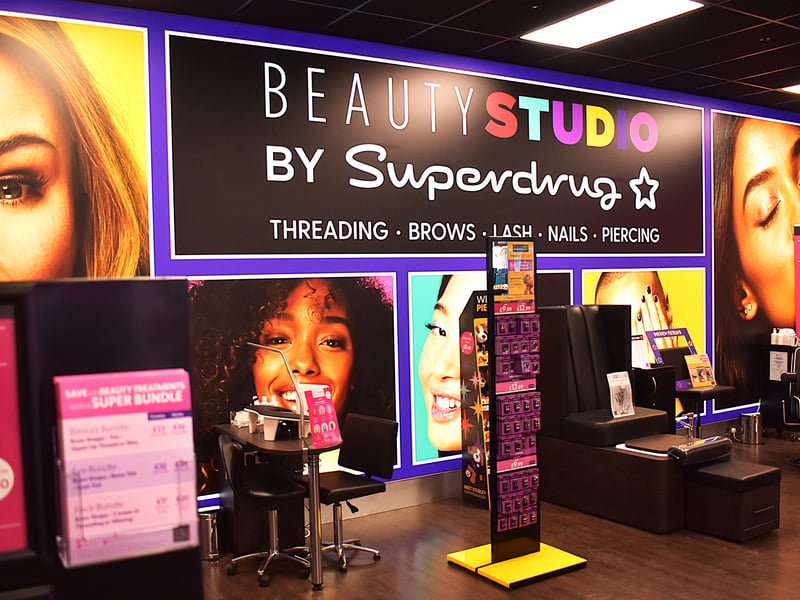 Unlike smaller branches, this flagship features a massive, dedicated Beauty Studio. It’s designed for shop-and-go treatments, offering professional threading, brow tints, and lash applications without the need for a salon appointment.