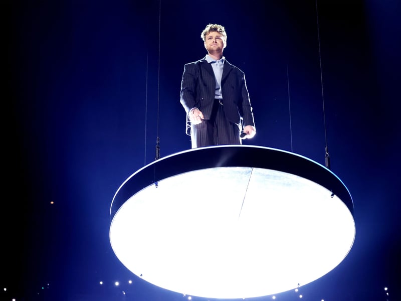 Responsible for Ordinary, one of the UK’s biggest songs last year, American singer-songwriter and YouTuber Alex Warren will headline the OVO Hydro on Sunday, April 26 during his Little Orphan Alex Live tour. 
