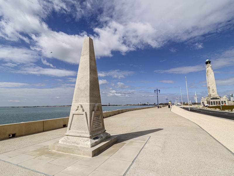 Historic moments and memorials on the promenade
