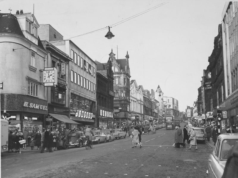 Briggate, Leeds, in November 1967, showing shops including H Samuel, Timpson and Dolcis