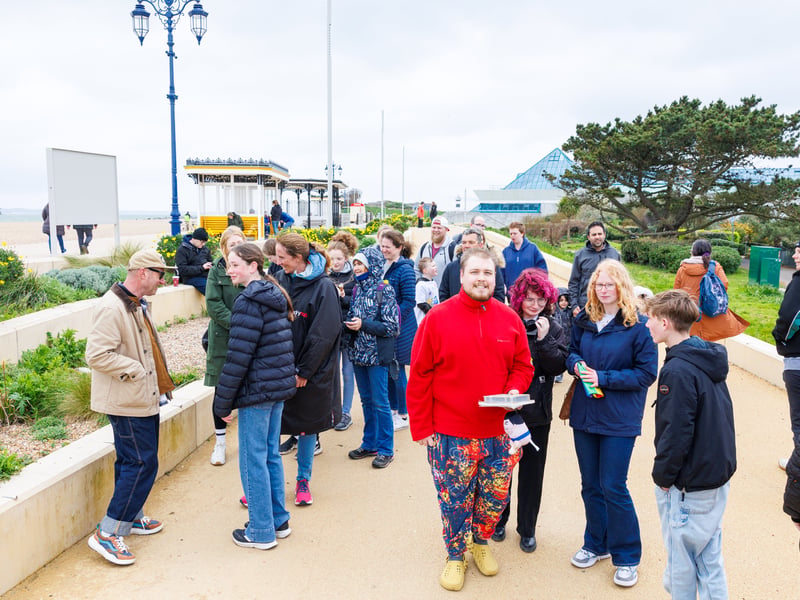 Treasure hunters gather to meet My Dog Sighs