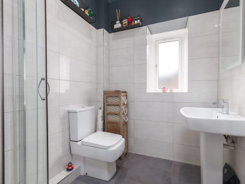 There is also this modern shower room.