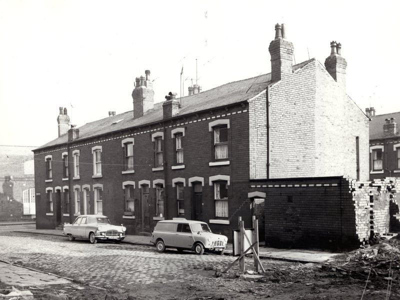 Looking along back-to-back houses on Chelsea Street in the direction of Nineveh Road, numbers run from 30 to 24 left to right. The rest of Chelsea Street has already been demolished. At the time of this view, much of this area was gradually being cleared to make way for new housing. Pictured in November 1966.
