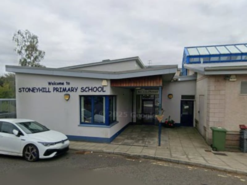 Locted in the East Lothian town of Musselburgh, Stoneyhill Primary School also scores the maximum 400 out of 400 points. The school's 183 pupils are taught by 11 teachers.
