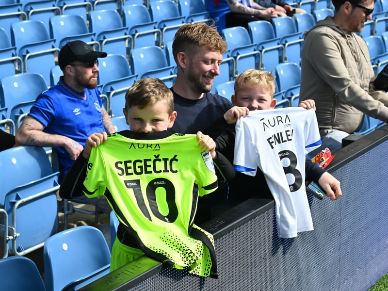 The Fratton faithful were in full voice on Easter Monday as they gave John Mousinho's men immense backing in their draw against relegation rivals Oxford United.