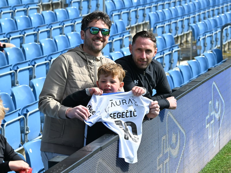 The Fratton faithful were in full voice on Easter Monday as they gave John Mousinho's men immense backing in their draw against relegation rivals Oxford United.