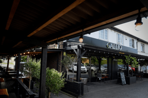 This Mediterranean standout is celebrated for its authentic flavours and "vibrant spirit". Recent diners highlight the succulent grilled lamb chops and homemade moussaka, many of which are perfected on a traditional wood-fired grill. 🍴 4, 6A The Avenue, Alwoodley, Leeds LS17 7BE