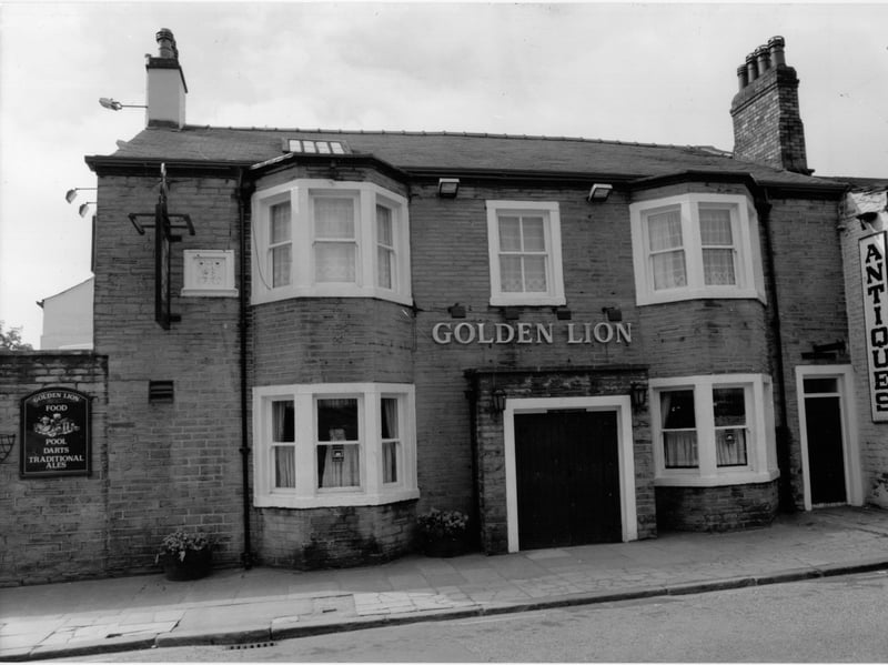 The Golden Lion pub, Chapeltown, Pudsey, Leeds, in May 1991
