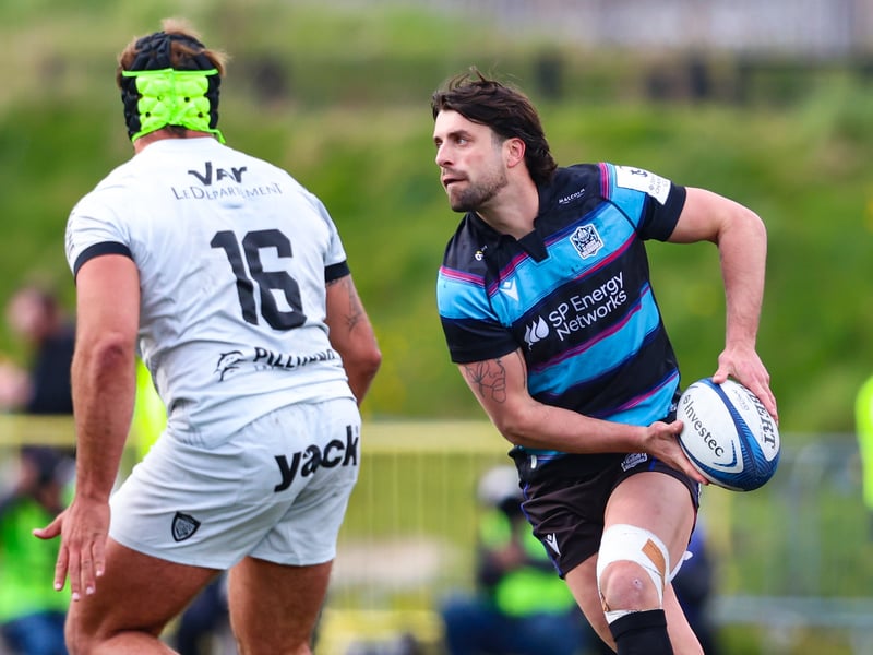 Hastings added zip to Glasgow's attack in the early stages of the second half but failed to see the game out after a HIA (4). Front row replacements came on at once and were strong in the scrum and loose (6). Ferrie and Fraser slotted in fine but line-out was less consistent after their introductions (3). 