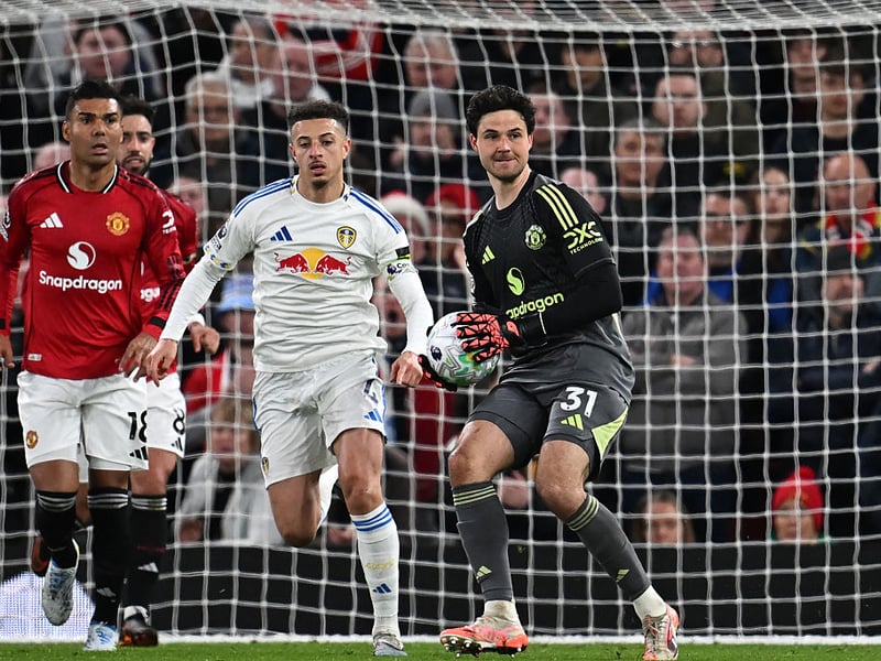 A great stop to deny Calvert-Lewin early on. Nothing he could do about either goal after that. A few uncharacteristic poor passes from the back. Kept United in during the second half.