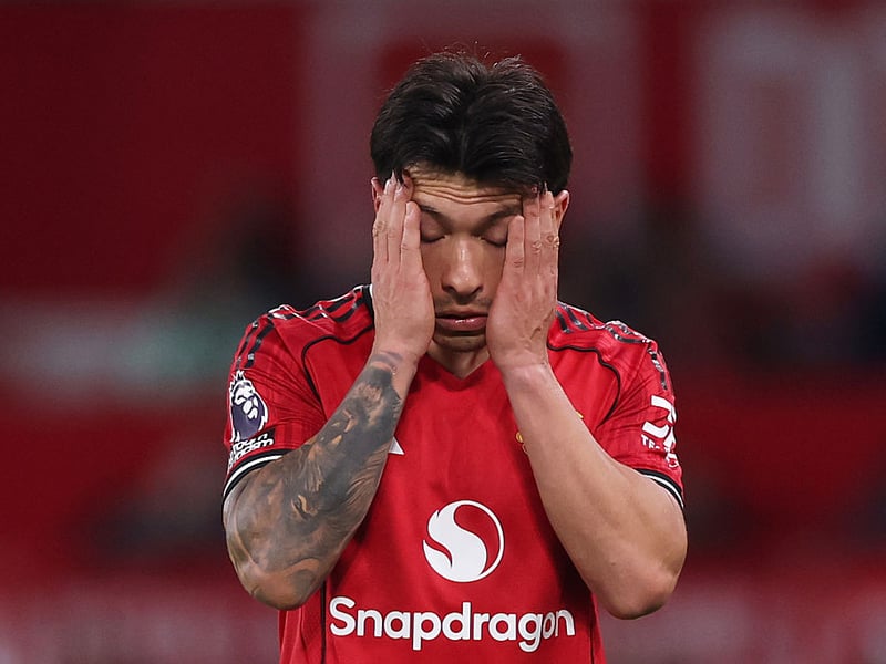 He was off the pace from the start and defended poorly for the second goal. He didn't look fit to start, but made a huge recovery tackle to deny a third. A harsh red card for pulling Calvert-Lewin's hair.