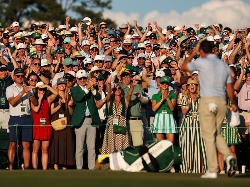 The Augusta galleries react to McIlroy's win.
