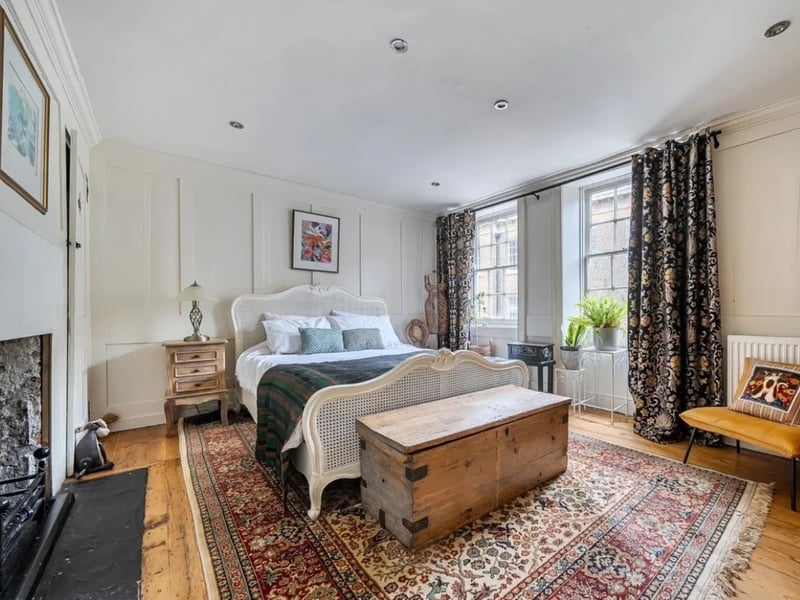 Inside Old Portsmouth's distinctive blue house which has hit the market for £750,000.