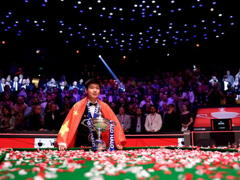 Defending champion Zhao Xintong is the bookmakers favourite to win successive World Championship titles