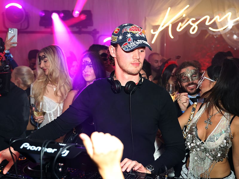 Known to his mum as Maurits Jan Westveen, Mau P is a Dutch DJ and producer who has been wowing audiences 2022 - mainly in the house and techno genre. His debut single 'Drugs From Amsterdam' went straight to number one in the Beatport charts and last year saw him named the 77th best DJ in the world in DJ Mag.