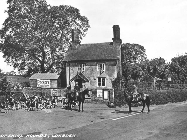 'South Shropshire Hounds, Longden.' Handwritten date on this postcard is August 1943.