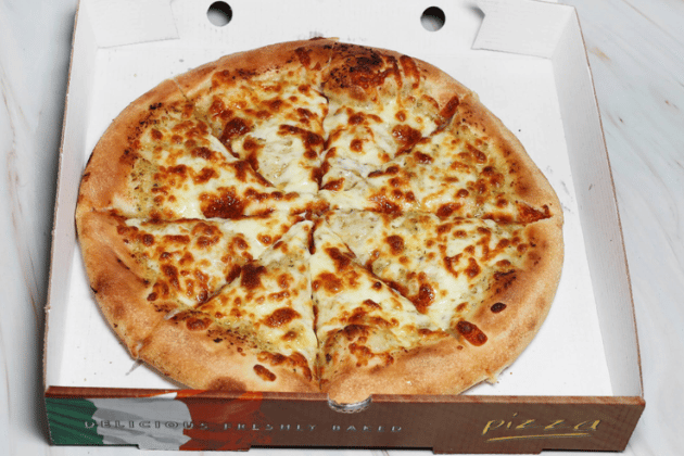 Local reviewers love the speedy delivery, the perfectly baked crusts, and the fact that the quality never dips, making it a reliable go-to for a family feast. 🍽️ 33 Coldcotes Circus, Leeds LS9 6QQ