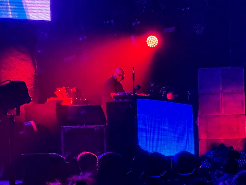 Carl Cox played a two hour DJ set on three turntables.