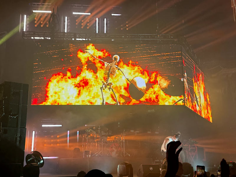 The band returned for a five song encore, finishing with anthem 'Out of Space'.
