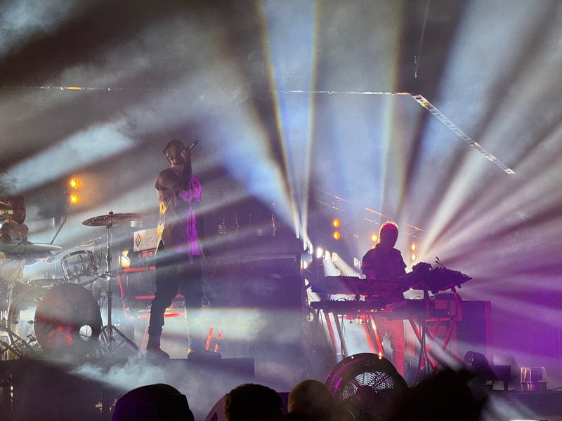The gig featured a spectacular light and lazer show.