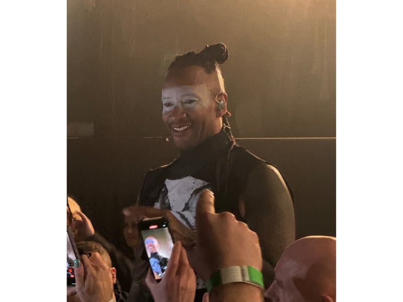 Maxim meets the fans.