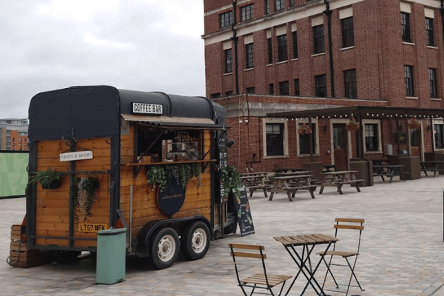 Also recommended by Sasha Sazanova, this sleek, modern coffee cart is an absolute lifesaver for the city's corporate crowd. They specialise in precision brewing, delivering the perfect, artisanal morning pick-me-up. ☕The Tetley, Hunslet Rd, Leeds LS10 1JQ