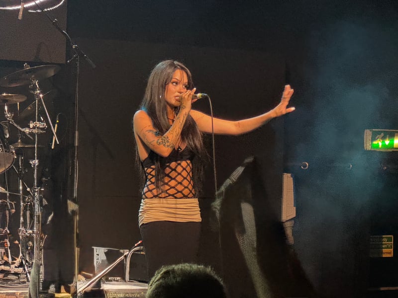 She finished with the title song from her second album, 'I Feels Everything'.