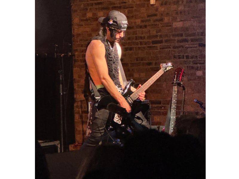 Maggie Lindemann's guitarist.