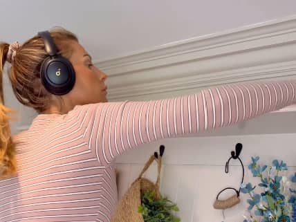 Mrs Hinch uses the soundcore Q30 by Anker Hybrid Active Noise Cancelling Headphones while she does the housework to keep her motivated.