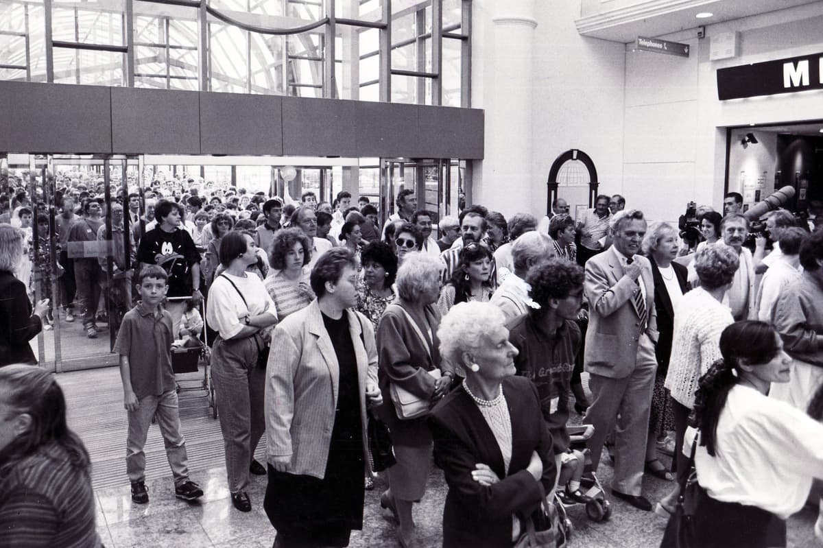 36 nostalgic photos capture 90s trips to Meadowhall, including lost shops