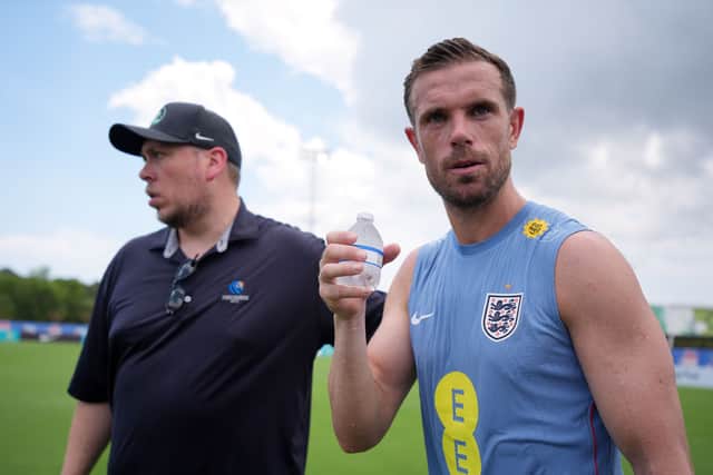 England midfielder Jordan Henderson, right, leaves following a training session for the national soccer team in Palm Beach Gardens, Fla., Tuesday, June 2, 2026, ahead of the World Cup soccer tournament. (AP Photo/Rebecca Blackwell)