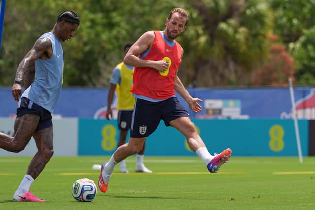 England forwards Harry Kane, right, and Marcus Rashford work out during a training session for the national soccer team in Palm Beach Gardens, Fla., Tuesday, June 2, 2026, ahead of the World Cup soccer tournament. (AP Photo/Rebecca Blackwell)