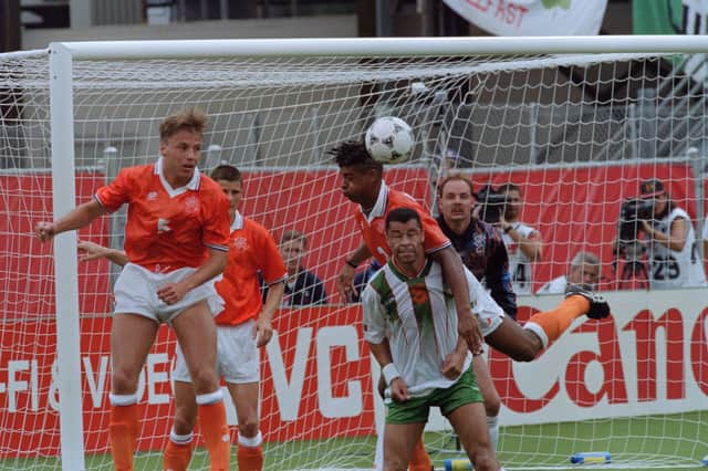 Paul McGrath (C) and Dutch midfielder Frank Rijkaard collide as they try to head the ball, while Dutch teammates look on, during their 16 World Cup match in Orlando on July 4, 1994