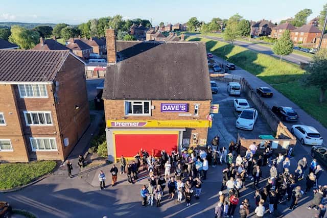 Tribute to famous shopkeeper 'Dave' unveiled