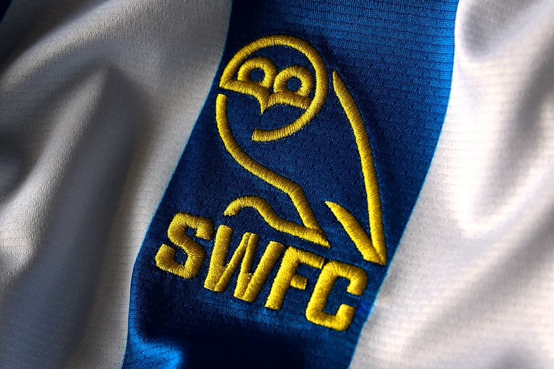 Wann Sheffield Wednesday sein Heimtrikot für die Saison 2026/27 zum ersten ...