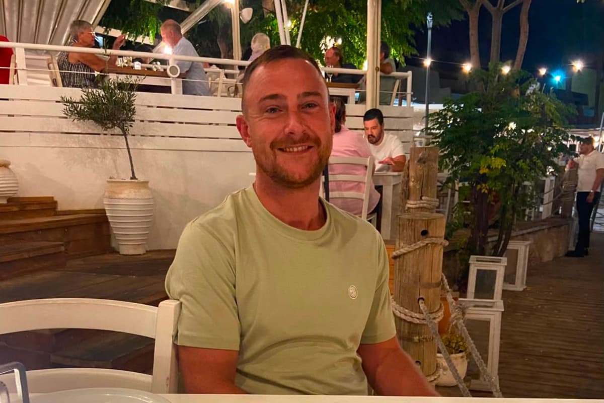 Sheffield dad awaiting surgery after entering coma in Thailand taken off ...