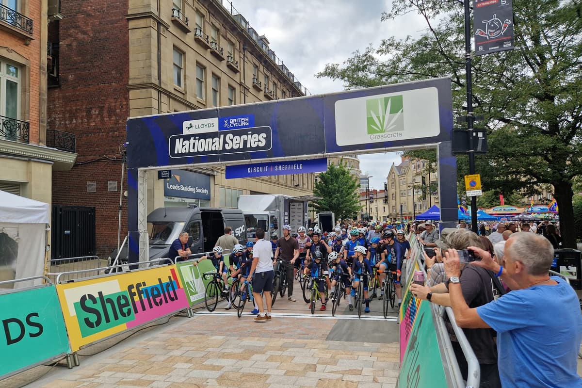 Sheffield wird zur Radrennbahn, als der Grand Prix im Stadtzentrum ...
