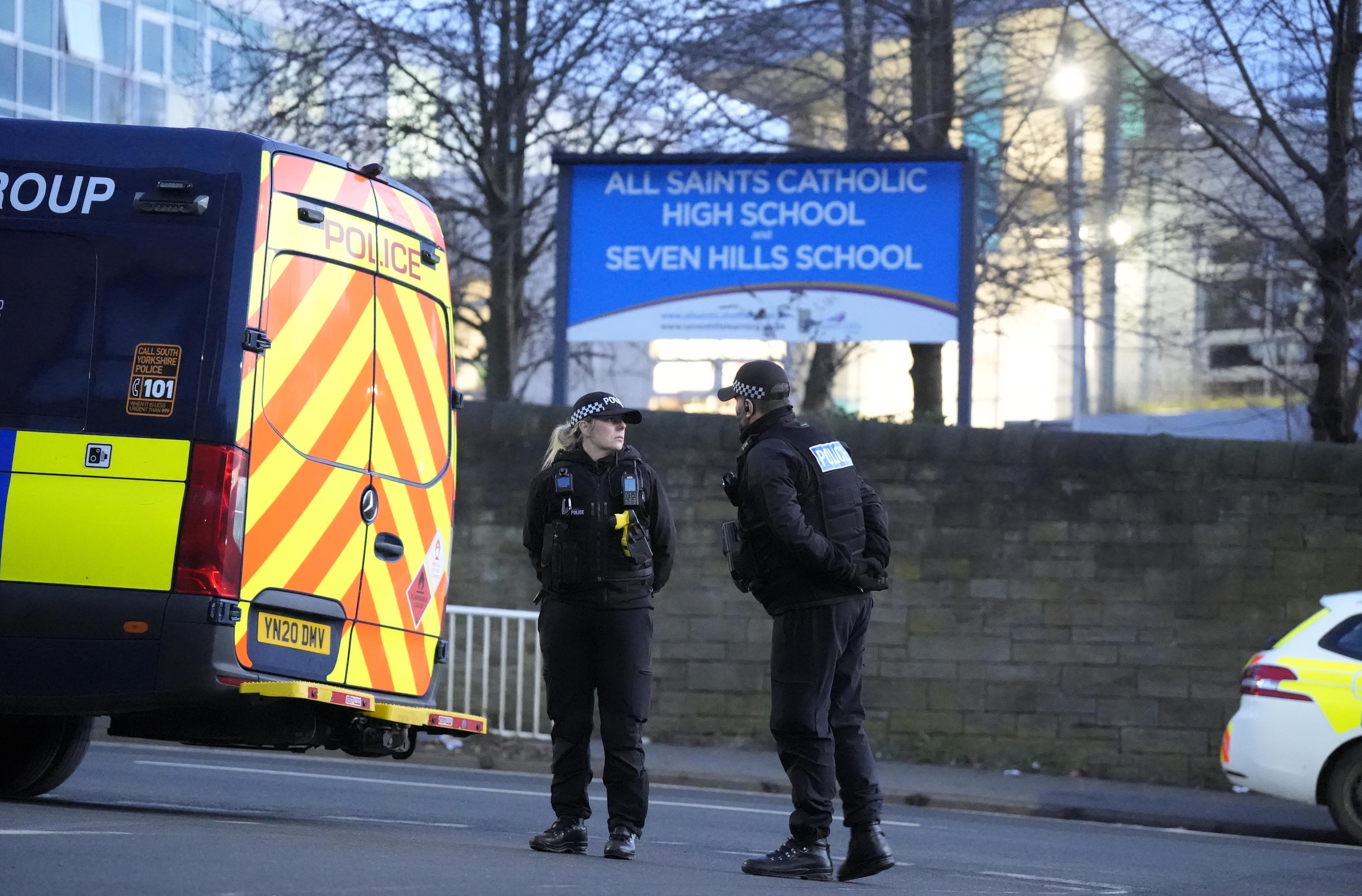 Schüler mit Messer in Tasche an derselben Schule in Sheffield gefunden ...