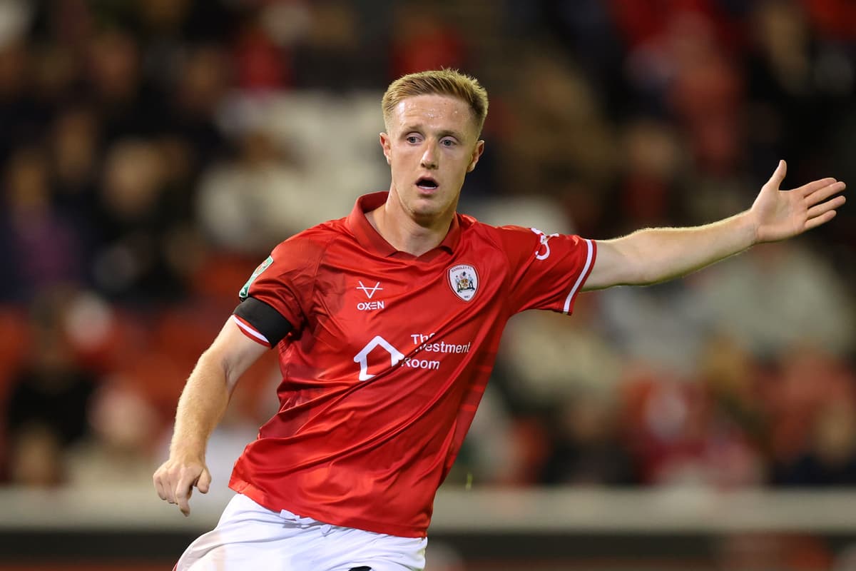 Wrexham-Stürmer absolviert Medizincheck bei Sheffield Wednesday vor Ablauf ...