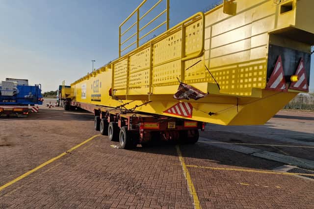 Large loading vehicle 
