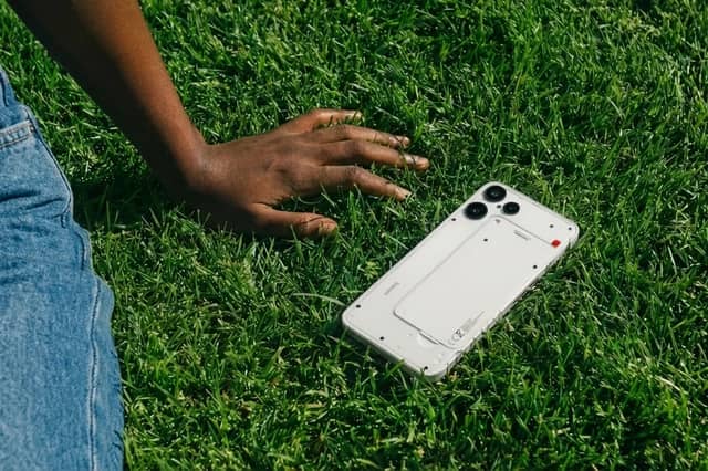 Smartphones can expose children to risks including cyberbullying, scams, inappropriate content and privacy issues.