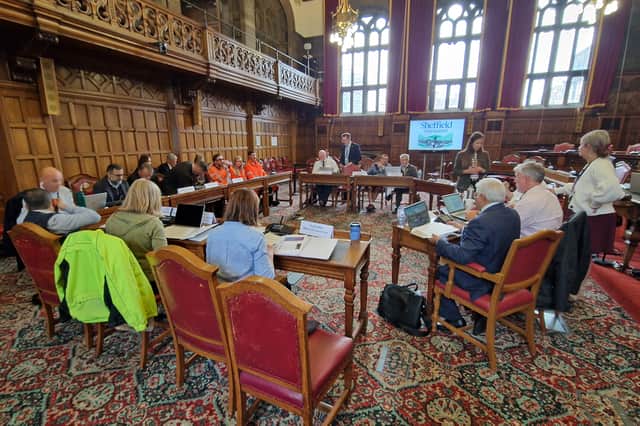 Amey bosses gave ootholes figures at an extraordinary meeting of the environmental services and regulation policy committee at Sheffield Town Hall.