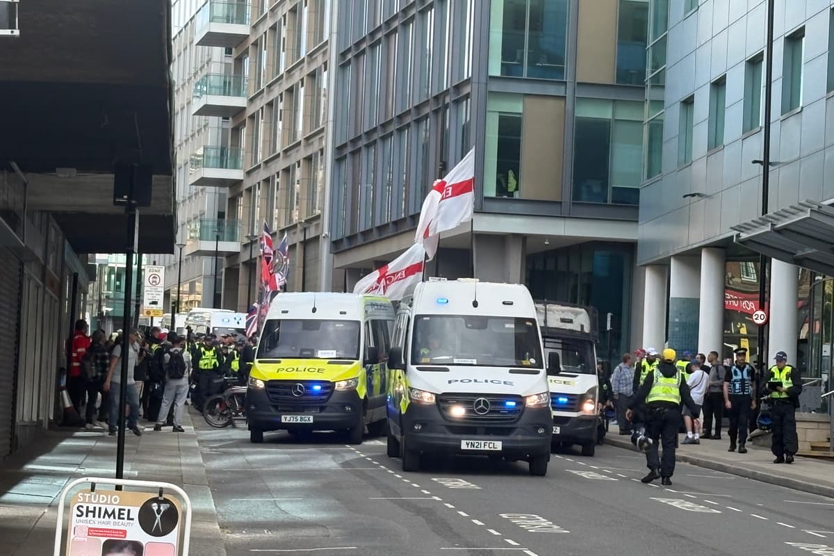 Die Polizei gibt die Anzahl der Festnahmen nach den Protesten gegen ...