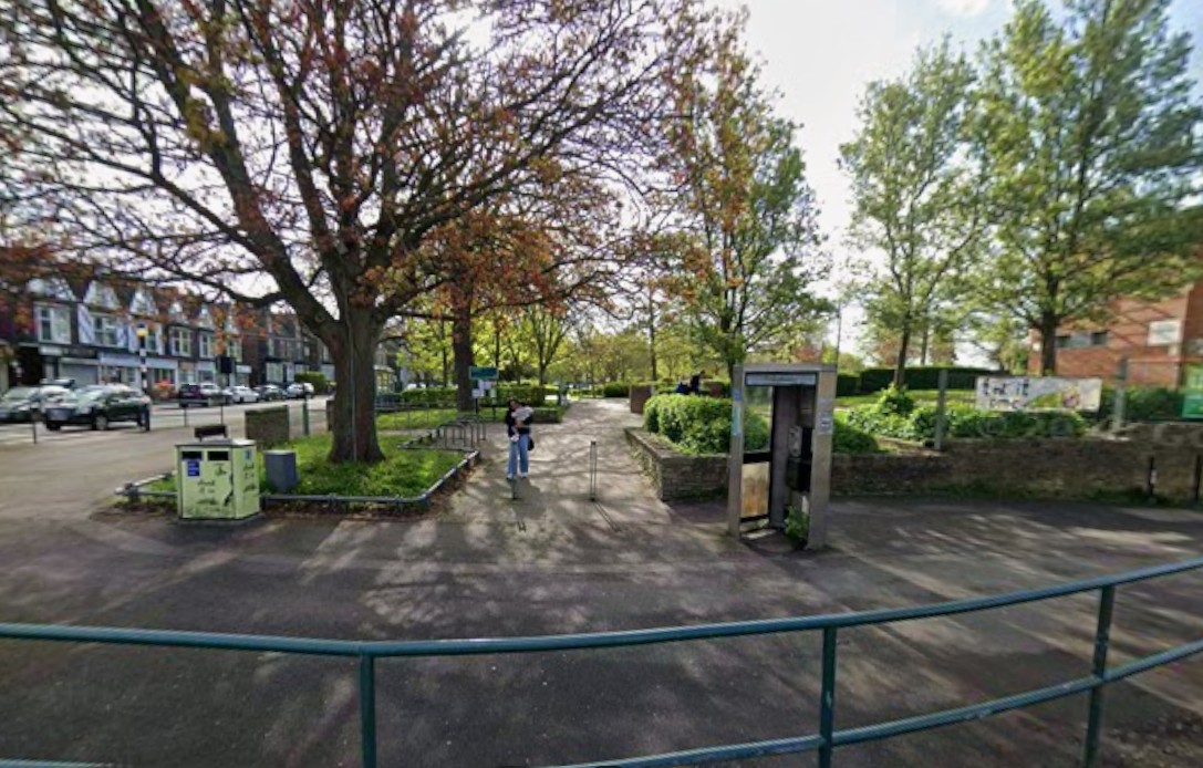 Senior Sergeant Sign 'Drinkers' moved into popular Sheffield park after crackdown at nearby ...