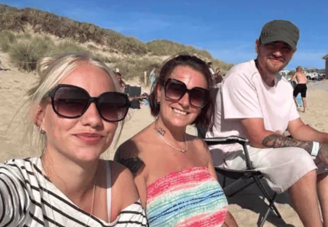 Lauren, pictured in the middle, was diagnosed with terminal stage 4B colon cancer in January, after the illness spread from her bowel to her stomach lining, lymph nodes, both lungs and her liver