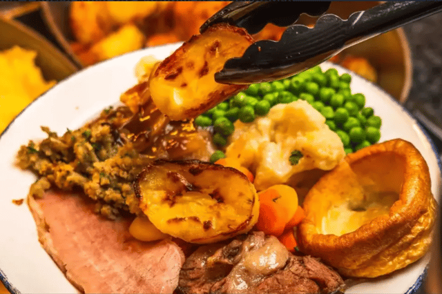 From fresh dough pizzas to succulent carvery roasts with all the trimmings and all-you-can-eat breakfast, you can save up to 40% at Stonehouse Pizza & Carvery with this offer on Groupon.