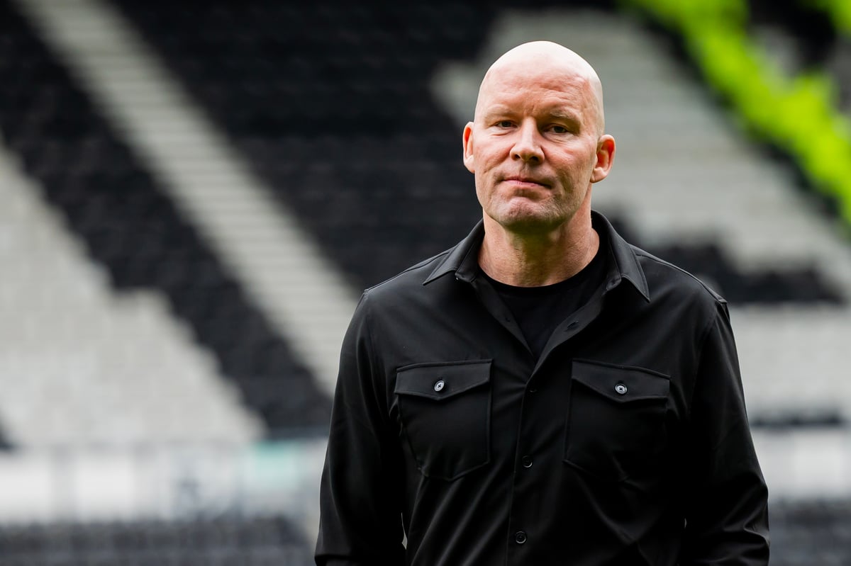 Sheffield Wednesday sack head coach Pedersen after 15 months
