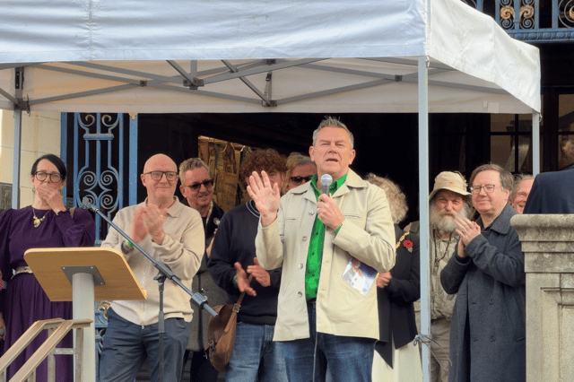 Pulp drummer Nick Banks kept his speech short when it came to accepting the Sheffield Legends plaque as he said: “48-years… about time. That’s all I’ll say.”